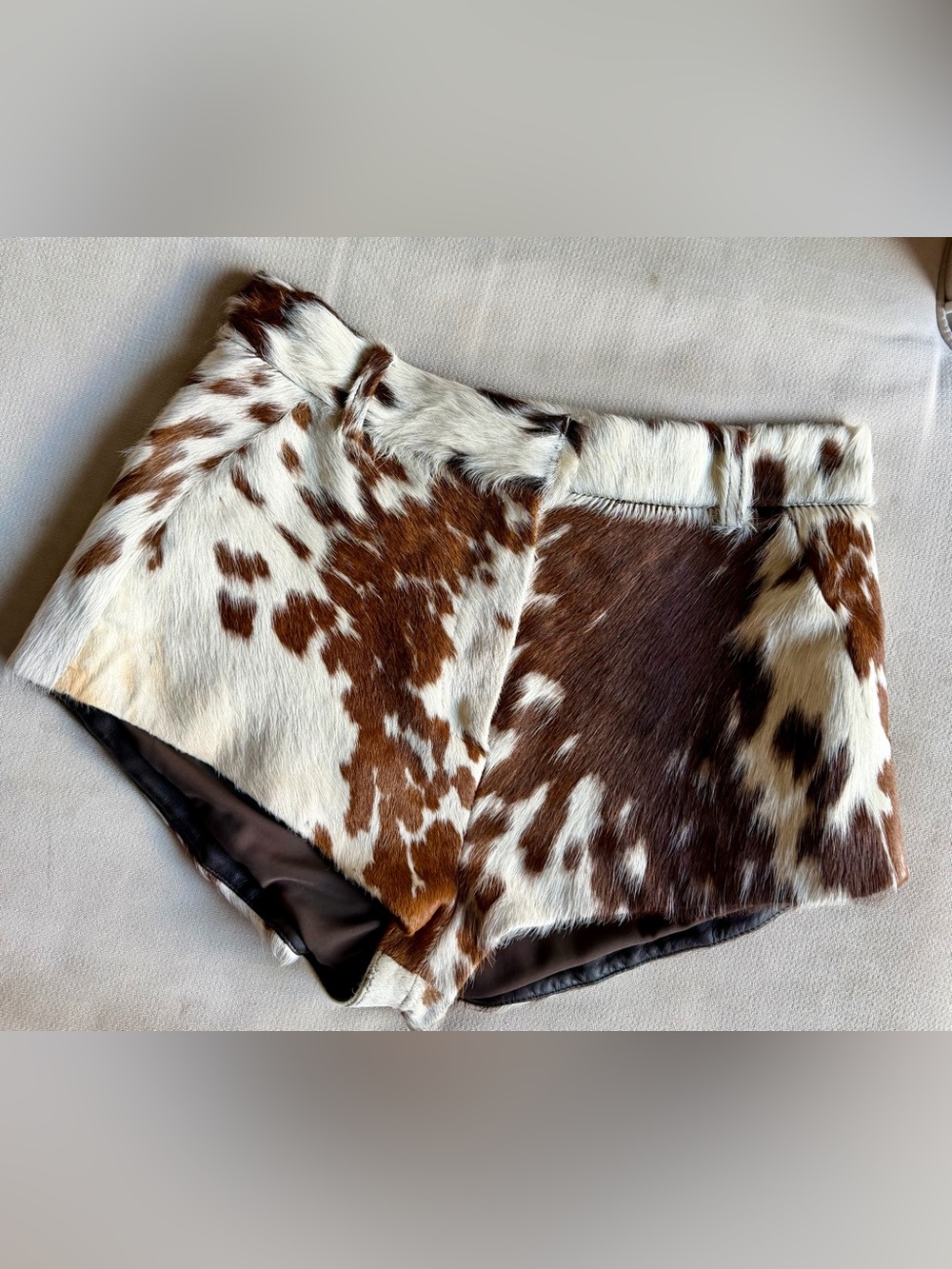 Lamarque x REVOLVE Abilene Short Brown
Cowhide High-Waist Shorts — Brown & White - Picture 6 of 12
